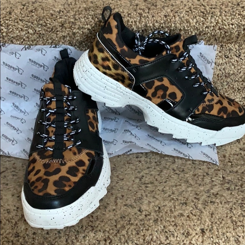 Platform lace up fashion sneakers